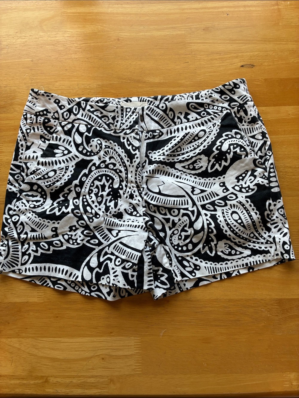 Anthropologie Kenji Black & White Paisley Print Women’s Shorts